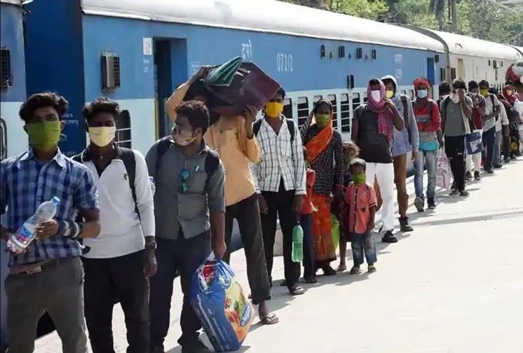 Coronavirus, Lockdown News: 1104 workers from Bhiwandi to Gorakhpur by train | Coronavirus, Lockdown News: भिवंडीहून ११०४ कामगारांना घेऊन श्रमिक ट्रेन गोरखपूरला रवाना