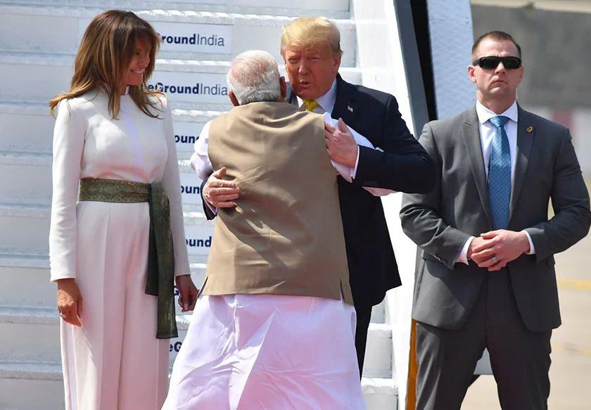 Asaduddin Owaisi Criticize PM Narendra Modi over US USCIRF Report on India pnm | "डोनाल्ड ट्रम्प यांची गळाभेट करुनही पंतप्रधान नरेंद्र मोदींचं काम झालं नाही"
