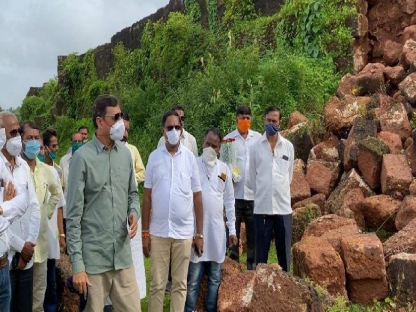 MP Sambhajiraje Mission to Save Fort historic Vijaydurg fort in Devgad wall of the collapsed | भाषण करून किल्ल्यांचं संवर्धन होणार नाही; खासदार संभाजीराजेंचं 'मिशन विजयदुर्ग'