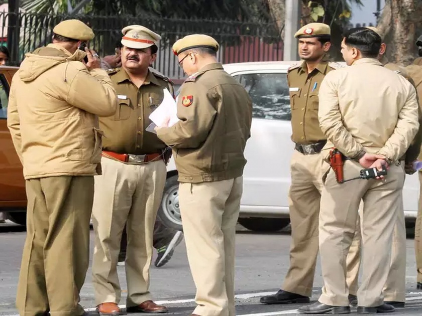 Coronavirus: During the lockdown, Man Wear Fake Police Uniform Arrested In Varanasi pnm | Coronavirus: लॉकडाऊनदरम्यान खाकी वर्दीत फिरत होता ‘तो’ तरुण; कारण ऐकून पोलिसांनाही बसला धक्का!