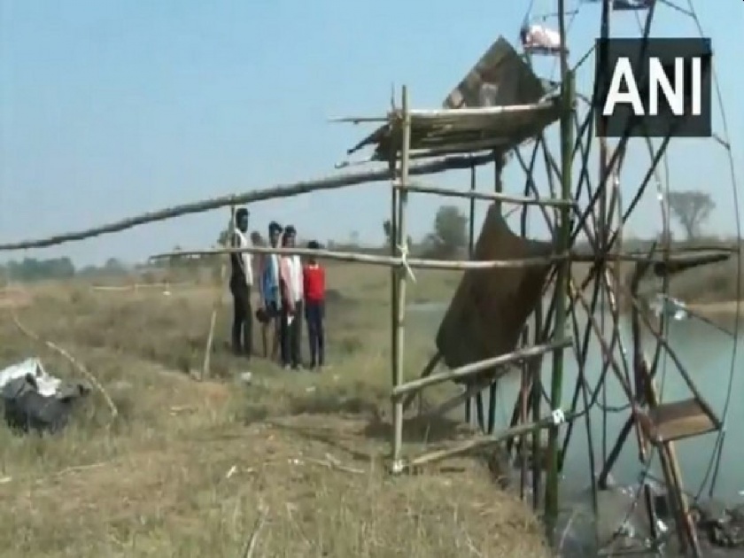 Odisha Farmer sets up waterwheel instrument near river to irrigate his farmland situated 2-km away | Video: अधिकाऱ्यांच्या दिरंगाईला कंटाळून शेतकऱ्याचा देशी जुगाड; पाहा व्हिडीओ, 'असा' केलाय चमत्कार