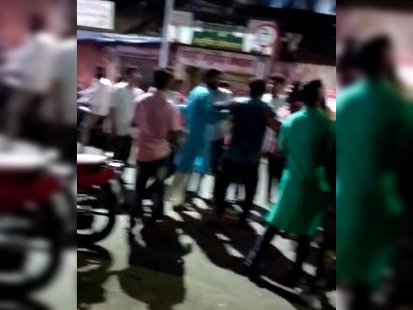 Fighting between 2 kabaddi players, video goes viral; Police intervened in kalyan | भररस्त्यात २ कबड्डीपट्टूंमध्ये हाणामारी, व्हिडीओ  व्हायरल; पोलिसांनी केली मध्यस्थी  