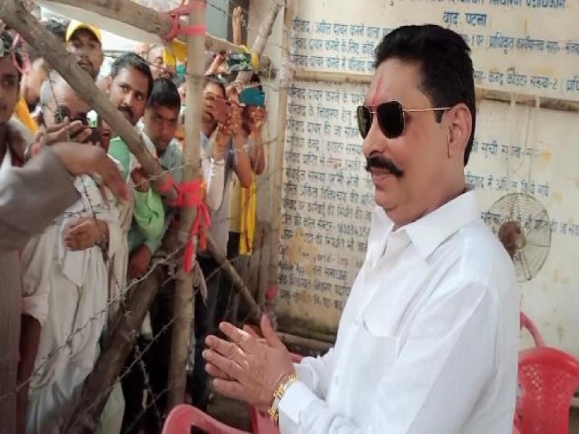 Bihar Election 2020: Anant Singh arrives from prisoner van to file nomination from mokana seat | Bihar Election 2020: कैदी व्हॅनमधून उमेदवारी अर्ज भरण्यासाठी पोहचले ‘छोटे सरकार’; लोकांची प्रचंड गर्दी