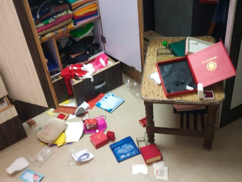 Lampas looted Rs 18 lakh after breaking into closed house, panic in Dharangaon due to third incident | बंद घर फोडून १८ लाखाचा ऐवज लंपास, तिसऱ्या घटनेमुळे धरणगावात घबराट