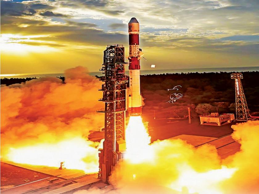 Successful launch of 7 Singapore satellites by ISRO; Including 360 kg 'DS-SAR' | सिंगापूरच्या 7 उपग्रहांचे इस्रोकडून यशस्वी प्रक्षेपण; ३६० किलो वजनी ‘डीएस-एसएआर’चा समावेश