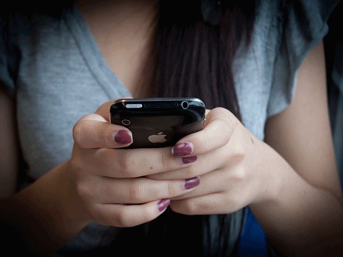 62 Percent Indian women engage in sexting on smartphone apps | धक्कादायक खुलासा : भारतात तब्बल 62 टक्के महिला अ‍ॅप्सच्या माध्यमाने करतात 'सेक्सटिंग'