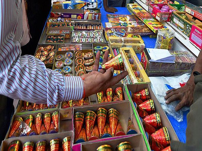 cm ashok gehlot ban on crackers sale in rajasthan due to air pollution and corona virus | दिवाळी : राजस्थानात फटाक्यांची विक्री अन् आतिशबाजीवर बंदी, गेहलोत सरकारचा मोठा निर्णय