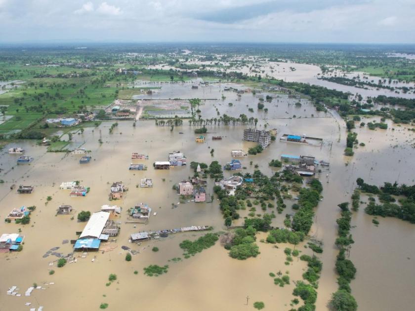 Wainganga River floods; More than 200 families were shifted to safer places | वैनगंगा नदीला पूर; २०० हून अधिक कुटुंबांना सुरक्षित स्थळी हलविले 