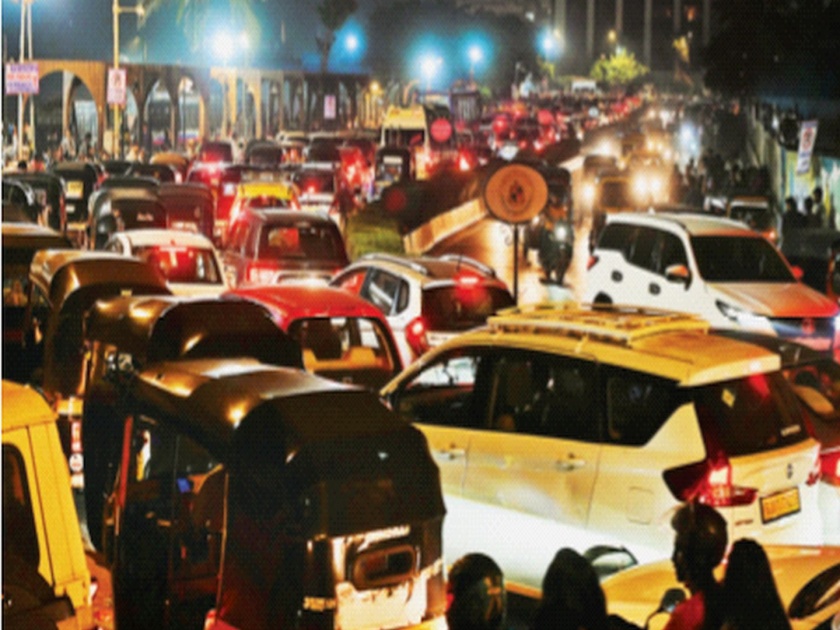 9025 vehicles crashing on Thirty First! Mumbai Police's proper arrangement, action against 2410 helmetless drivers | थर्टी फर्स्टला भिरभिरणाऱ्या ९०२५ वाहनांची झाडाझडती! मुंबई पोलिसांचा चोख बंदोबस्त, २४१० विनाहेल्मेट चालकांवर कारवाई