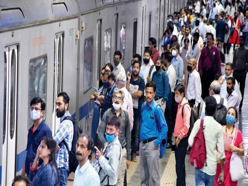 Mumbaikars prefer AC local; 1.31 crore passengers traveled from April to November; 60.23 crores to Central Railway | मुंबईकरांची एसी लोकलला पसंती; एप्रिल ते नोव्हेंबरपर्यंत १.३१ कोटी प्रवाशांचा प्रवास; मध्य रेल्वेला  ६०.२३ कोटीचे उत्पन्न