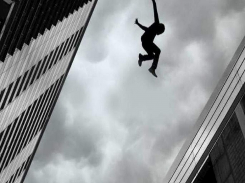 Shocking A 13-year-old boy committed suicide by jumping from the 16th floor after cutting his hair | धक्कादायक! केस बारीक केले म्हणून १३ वर्षीय मुलाची १६ व्या मजल्यावरून उडी मारून आत्महत्या