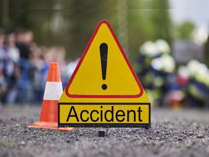 Accident in the car of devotees traveling back | परतीचा प्रवास करणाऱ्या भक्तांच्या गाडीला अपघात