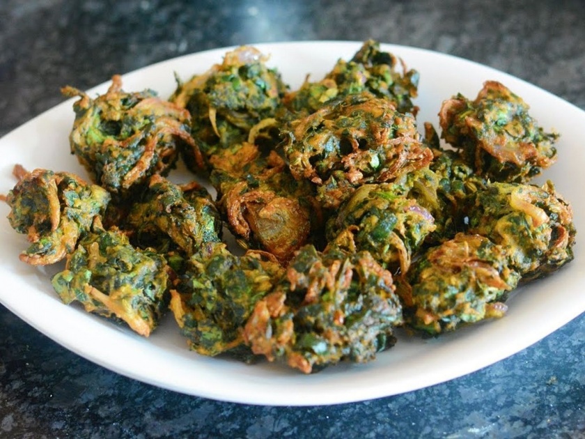 Monsoon Special Recipe of spinach or palak bhaji | कांदा-बटाटा भजी खाऊन कंटाळलात?, मग 'पालक भजी' ट्राय कराच