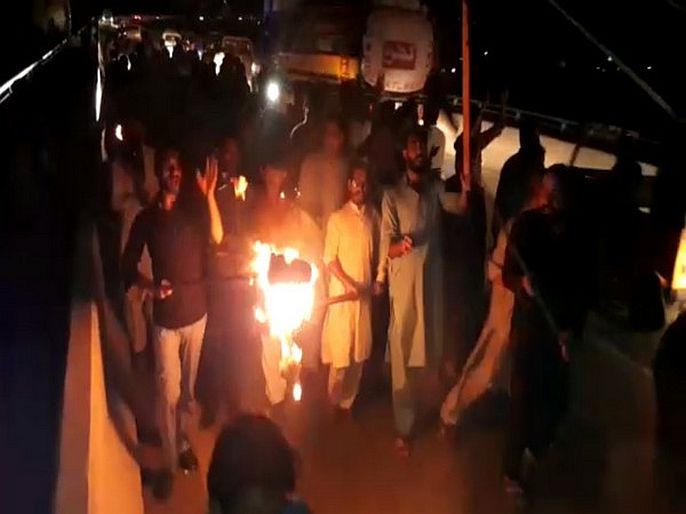 pok massive torch rally in muzaffarabad against dam construction on neelum and jhelum river by china | VIDEO : "नीलम-झेलम बहने दो, हमें जिंदा रहने दो", पीओकेमध्ये चीनविरोधात लोक रस्त्यावर 