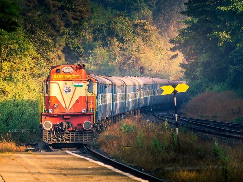 During the Ganeshotsav period passengers prefer Konkan Railway; Queue planning by Konkan Railway Passenger Service Union at Thane station | गणेशोत्सव काळात चाकरमान्यांची कोकण रेल्वेला पसंती; ठाणे स्थानकात कोकण रेल्वे प्रवासी सेवा संघाद्वारे रांगेचे नियोजन