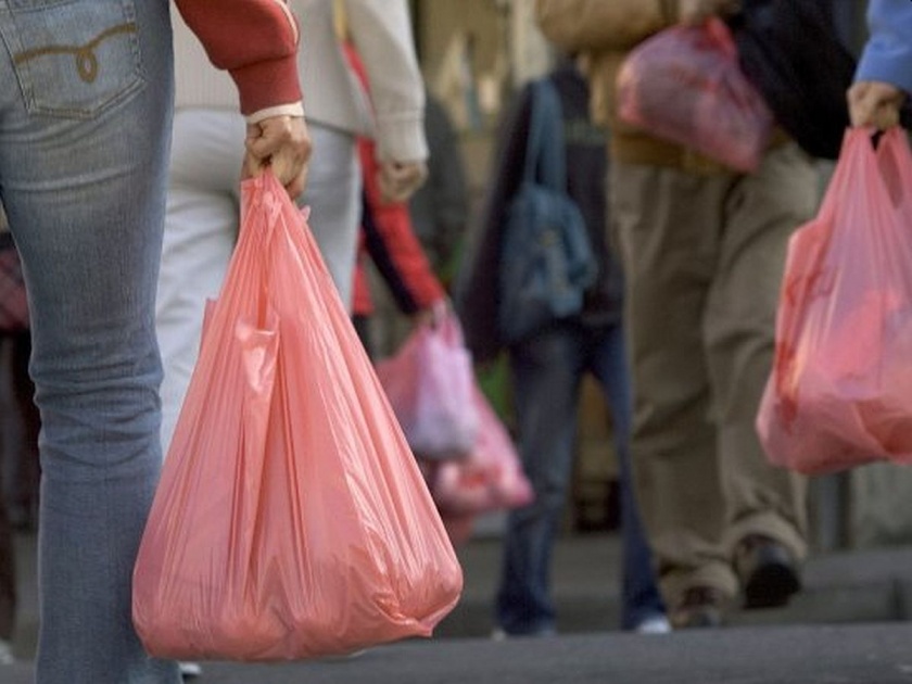 Single use plastic will be banned from july 1, this items will be effected | Single Use Plastic Ban : सिंगल यूज प्लास्टिकवर लवकरच बंदी; चमचे, ग्लासपासून इअरबडपर्यंत 'या' वस्तू होणार बॅन