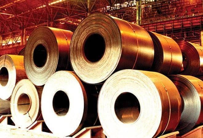 800 Percent steel import from China, 40 Percent price hike | चीनकडून स्टीलची ८०० टक्के आयात, दरात ४० टक्के वाढ; मागणीच्या तुलनेत देशांतर्गत उपलब्धता घटली