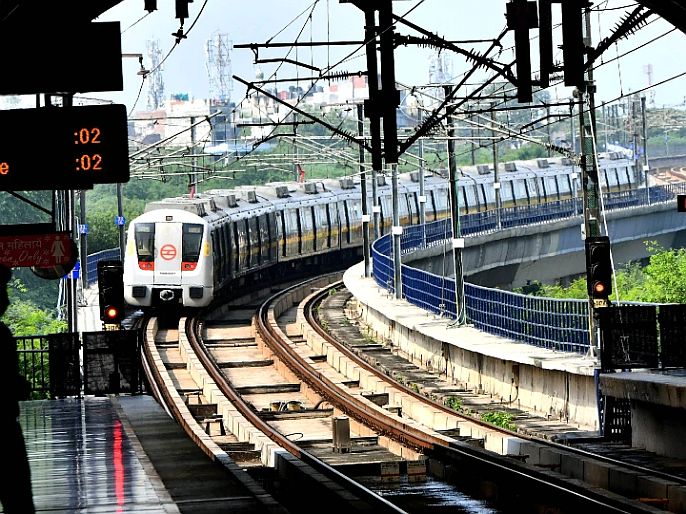 Narendra Modi will flag off the country first ever fully automated driverless train service on 37km magenta line | दिल्लीमध्ये धावणार देशातील पहिली ड्रायव्हरलेस मेट्रो, 'या' तारखेला पंतप्रधान मोदी दाखवणार हिरवी झेंडी