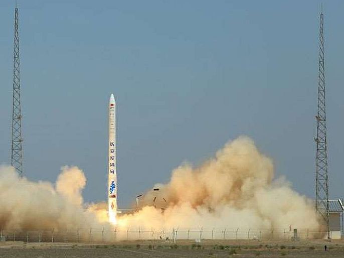 china launches last satellite of Baidu Navigation Satellite System to compete with us gps | अमेरिकेच्या जीपीएसला टक्कर देण्यासाठी चीननं लॉन्च केलं बीडीएसचं अखेरचं सॅटेलाइट