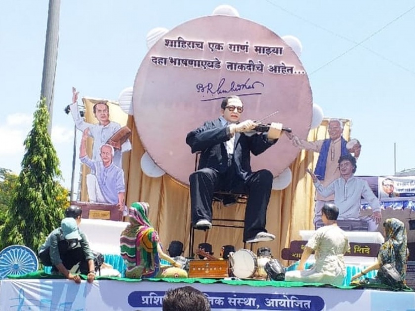 'Bhim Jayanti Utsav' procession starts from Solapur city to salute the great man | महामानवाला अभिवादन करत सोलापूर शहरातून 'भीम जयंती उत्सव' मिरवणुकीला प्रारंभ