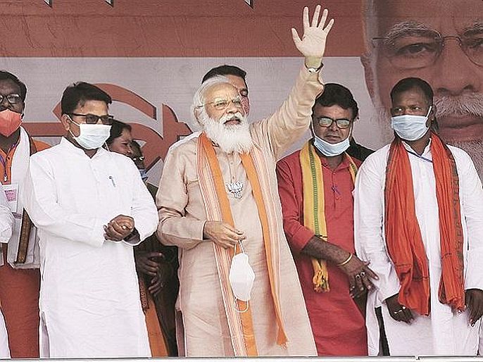 Modi's 'Vikas Hobe' reply to Mamata's 'Khela Hobe', first campaign rally for BJP in Purulia | ममतांच्या ‘खेला होबे’ला  मोदींकडून ‘विकास होबे’ उत्तर, पुरुलियात भाजपसाठी पहिली प्रचारसभा