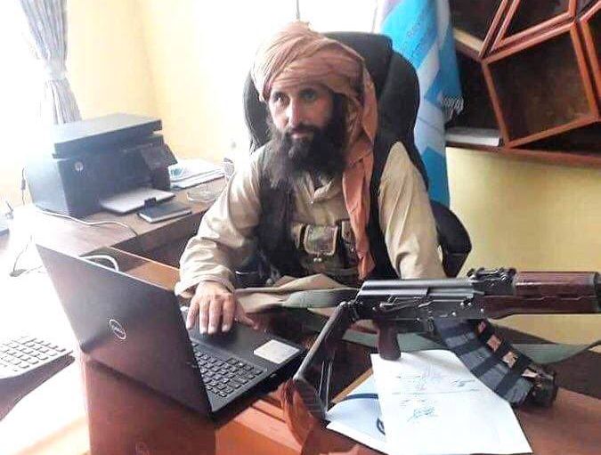 Taliban da Afghanistan bank chief haji mohammad idris pics with gun goes viral | AK-47च्या धाकानं धावणार अर्थव्यवस्था? तालिबान सरकारमध्ये हा दहशतवादी झाला सेंट्रल बँकेचा प्रमुख