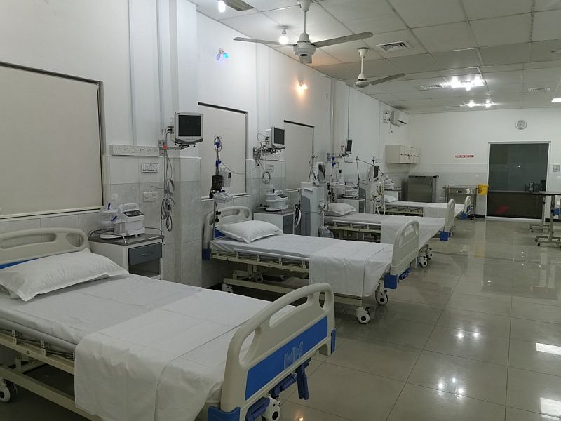 UP Lucknow hospitals cmo raid no doctor no registration beer bottle in OT | ना डॉक्टर, ना रजिस्ट्रेशन, OT मध्ये आढळली बिअरची बॉटल..! लखनौमध्ये छापेमारीत 29 रुग्णालयांची पोलखोल