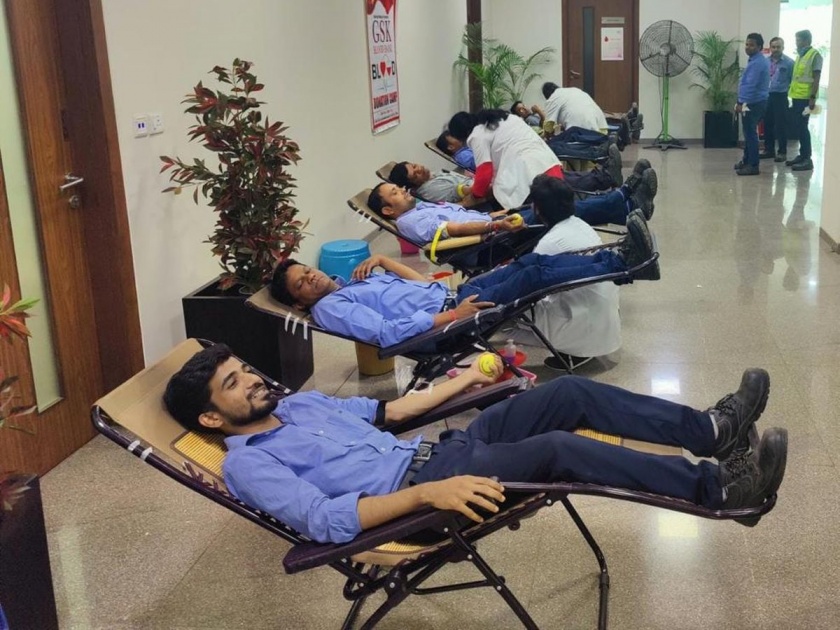 14,000 employees participate in Adani Foundation's blood donation camp; Unique birthday gift to Gautam Adani | अदाणी फाऊंडेशनच्या रक्तदान शिबिरात १४,००० कर्मचाऱ्यांयांचा सहभाग; गौतम अदाणी यांना वाढदिवसानिमित्त अनोखी भेट