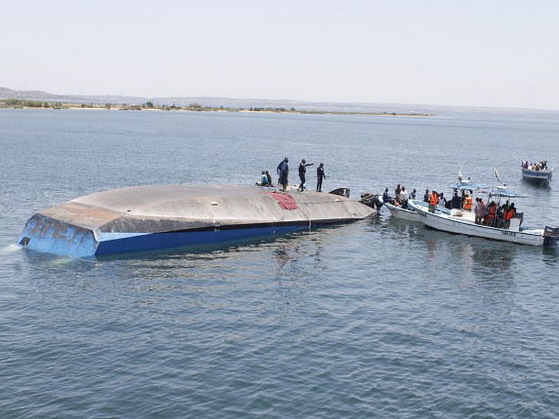 Six students were killed when their boat capsized in eastern Sri Lanka, while 17 others swam to safety | श्रीलंकेत बोट उलटून सहा विद्यार्थ्यांचा मृत्यू, १७ जणांनी पोहून जीव वाचवला