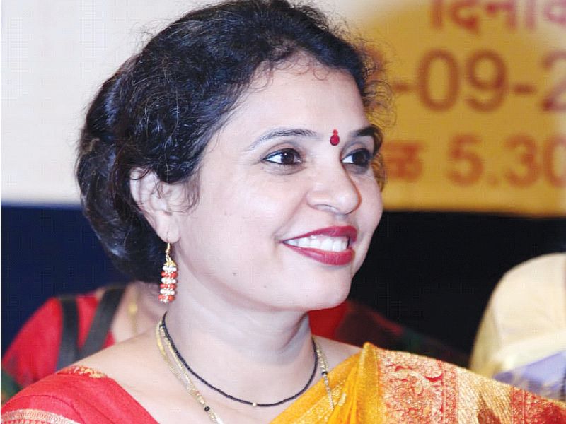 Sonali Nawangul honors by Sahitya Akademi, translation award for 'Madhyaratri Nantarche tas' | सोनाली नवांगुळ यांचा साहित्य अकादमीने गौरव, ‘मध्यरात्रीनतंरचे तास’ला अनुवाद पुरस्कार