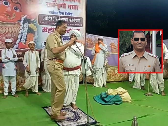 The police inspector k.k. patil apologized of warkari who set foot on Narada's throne in chalisgaon | नारदाच्या गादीवर पाय ठेवणाऱ्या पोलीस निरीक्षकांनी मागितली माफी