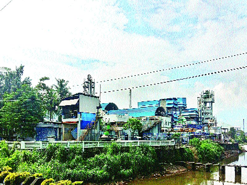  Notice of closure, gas and water pollution to four factories of Mahad MIDC, Pollution Control Board's action | महाड एमआयडीसीतील चार कारखान्यांना बंदच्या नोटिसा, वायू आणि जल प्रदूषणाचा ठपका, प्रदूषण नियंत्रण मंडळाची कारवाई  