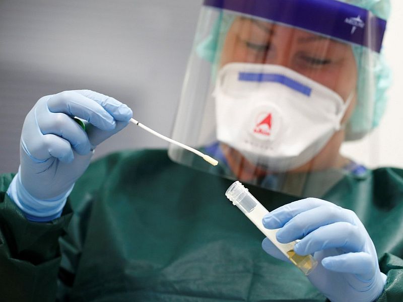 England paid 20 million dollars to Chinese company for corona virus testing kit but it did not work sna | Corona : चिनी कंपन्यांनी 'या' देशाला लावला तब्बल दोन कोटी डॉलर्सचा चुना, गमतीशीर होता 'टेस्टिंग किट्सचा' सौदा