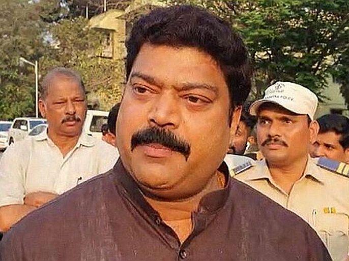 Shiv Sena leader commented on MNS MLA Raju patil over Pothols | खड्ड्यांत गेलेल्या पक्षाने आम्हाला खड्डयात घालायची भाषा करू नये; मनसे आमदाराला शिवसेना नेत्याचा टोला