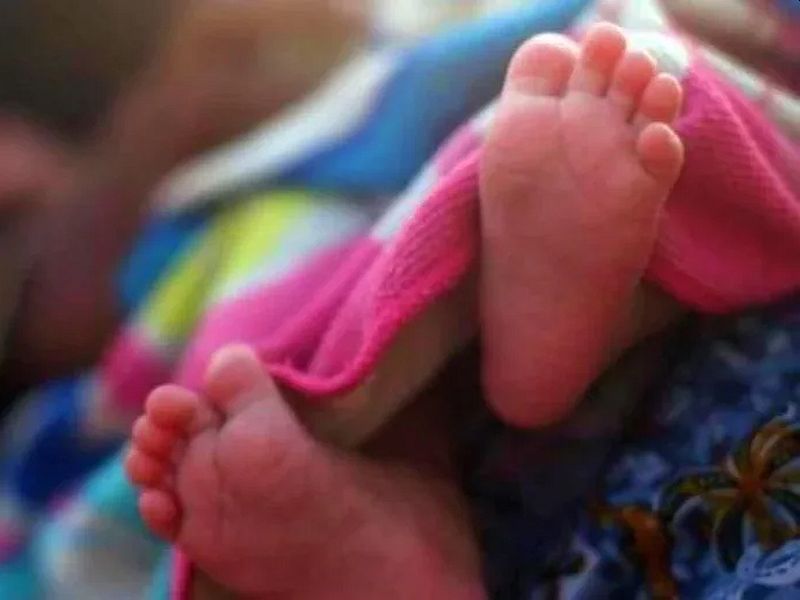 Pakistan woman gave birth to 7 child at once doctors were surprised abbottabad | आश्चर्यच! महिलेनं एकाचवेळी तब्बल 7 मुलांना दिला जन्म; डॉक्टर अवाक, वडिलांनी दिली अशी प्रतिक्रिया