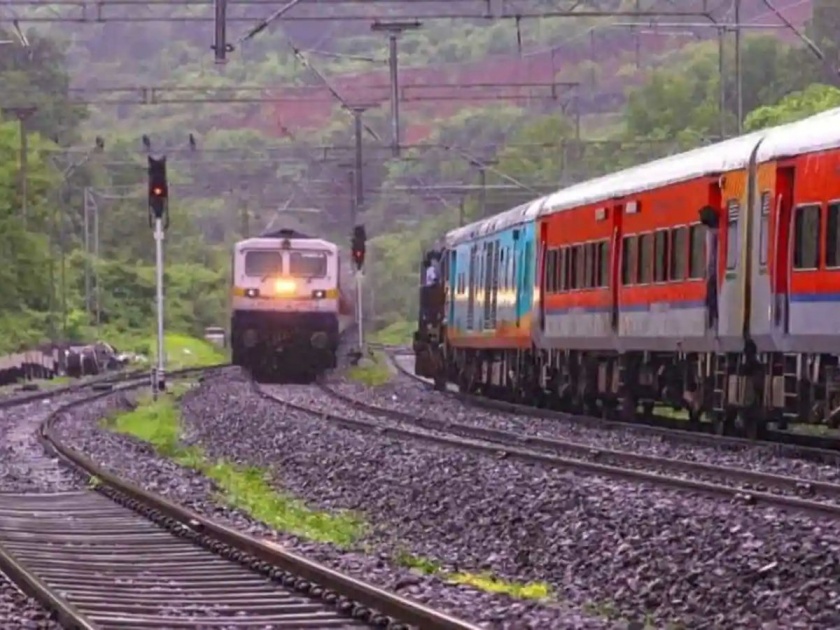 Special trains for Ashadi by Central Railway | मध्य रेल्वेतर्फे आषाढीसाठी विशेष रेल्वेगाड्यांची साेय