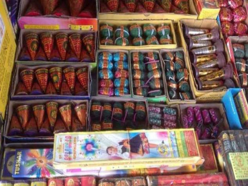 Banned crackers seized from Balaji plot; Kurghodi on Rajapeth | बालाजी प्लॉटमधून प्रतिबंधित फटाके जप्त; राजापेठवर कुरघोडी