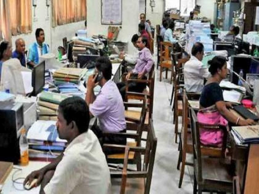 18 lakh government employees are on indefinite strike from midnight Works from the ministry to schools and hospitals will be stopped | मध्यरात्रीपासून १८ लाख सरकारी कर्मचारी बेमुदत संपावर! मंत्रालयापासून शाळा, रुग्णालयापर्यंत कामे ठप्प