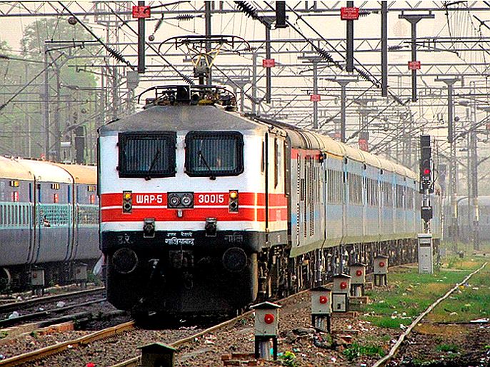 The Rajdhani will run daily on the Central Railway now | मध्य रेल्वेवर राजधानी यापुढे दररोज धावणार, प्रवाशांना मिळणार नवीन वर्षाची भेट