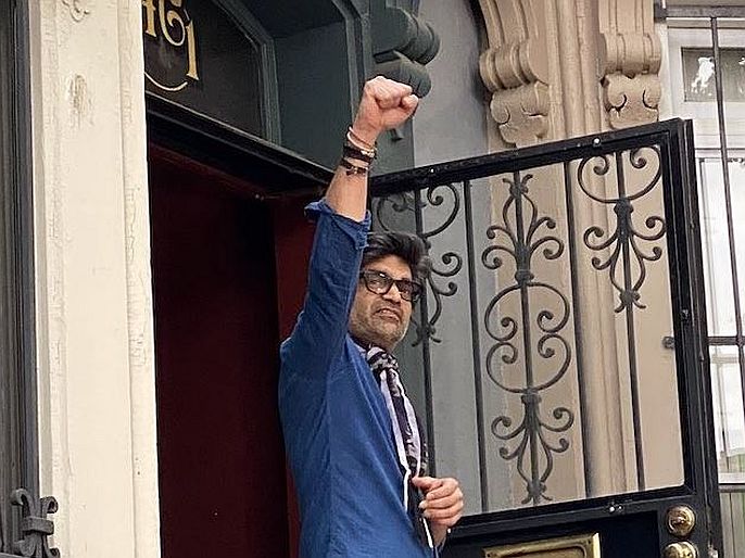 indian origin man Rahul Dubey emerges hero after sheltering protesters in Washington | सॅल्यूट : हा आहे भारतीय वंशाचा 'हिरो', ज्यानं अेरिकेतील दंगलीत डझनावर लोकांना दिला घरात आश्रय