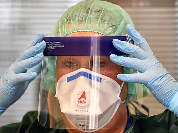 Coronavirus WHO's new guidelines on face masks strict | Coronavirus: फेस मास्कसंदर्भात WHOच्या नव्या गाईडलाईन्स आणखी कठोर, आता दिल्या अशा सूचना