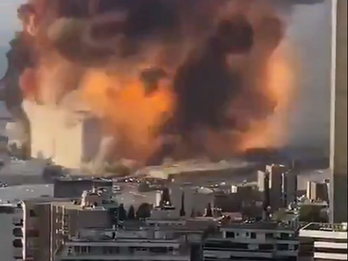 two major explosions in capital of Lebanon Beirut  | Beirut Blast : लेबनानची राजधानी बेरूत दोन स्फोटांनी हादरली; व्हिडिओ व्हायरल