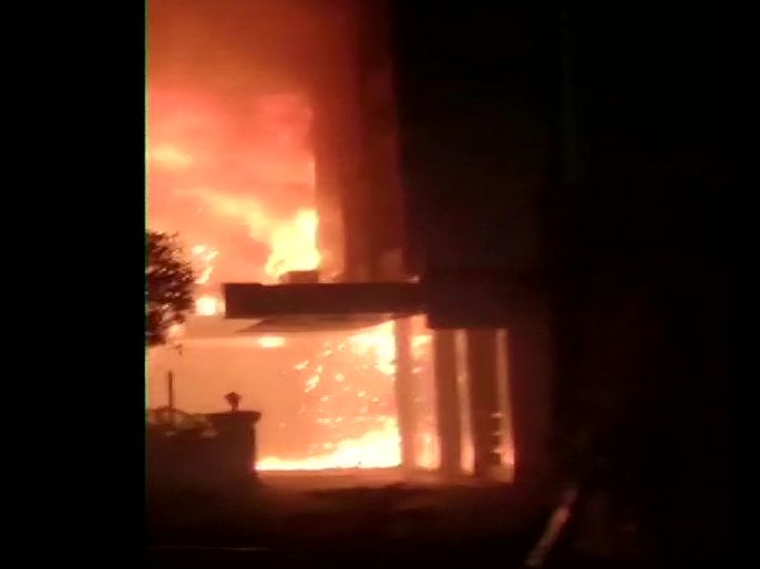 Fire breaks out at a hotel in Vijayawada, fire tenders rushed to the spot | आंध्र प्रदेशः कोविड केअर सेंटरला आग, 10 जणांचा मृत्यू; मृतांच्या नातलगांना 50 लाख देणार राज्य सरकार