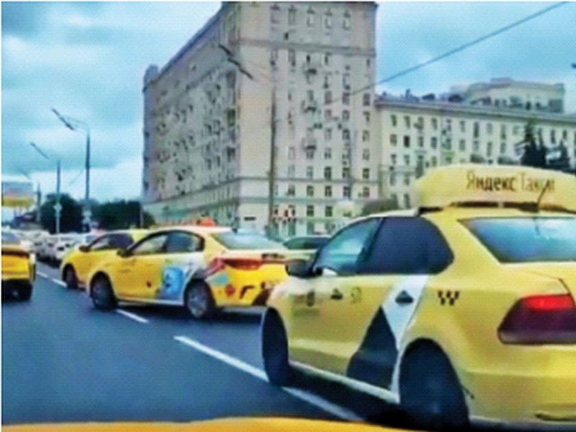 The 'game' of hackers in Russia, all taxis brought to one place | रशियामध्ये हॅकर्सचा ‘खेळ’, एकाच ठिकाणी आणल्या सर्व टॅक्सी