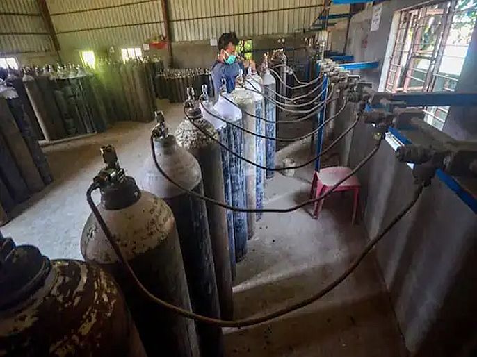 Uttar Pradesh Lucknow blast at oxygen refiling plant 3 diedd 5 injured | लखनौ : रिफिलिंगदरम्यान ऑक्सिजन सिलेंडरचा भीषण स्फोट; तिघांचा मृत्यू, पाच गंभीर