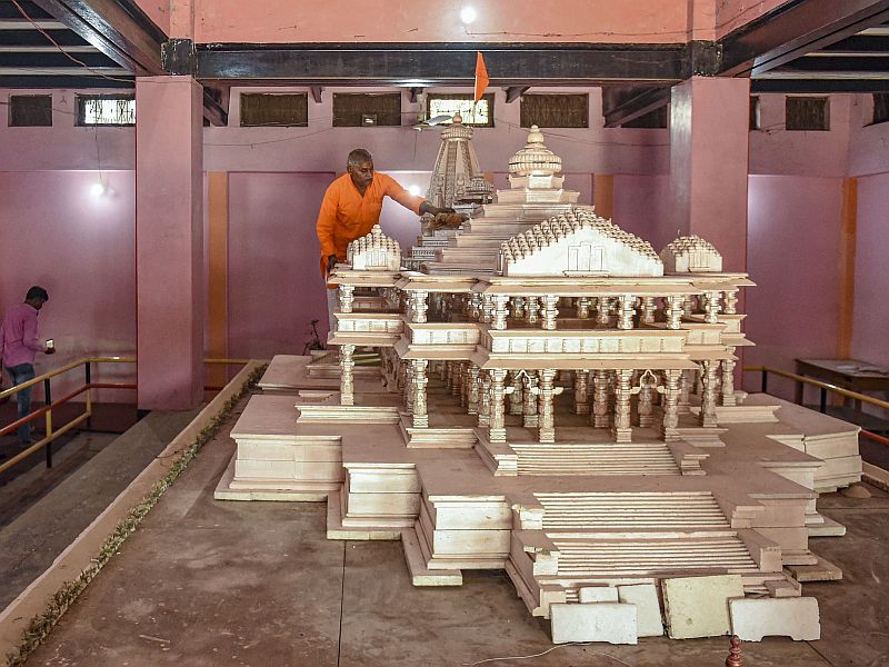 Bhoomi poojan for Ayodhya Ram temple likely on 5th august 2020 pm modi may visit ayodhya to attend | 5 ऑगस्टला राम मंदिरचे भूमीपूजन?, पंतप्रधान नरेंद्र मोदींच्या उपस्थितीवर मात्र 'सस्पेंस'