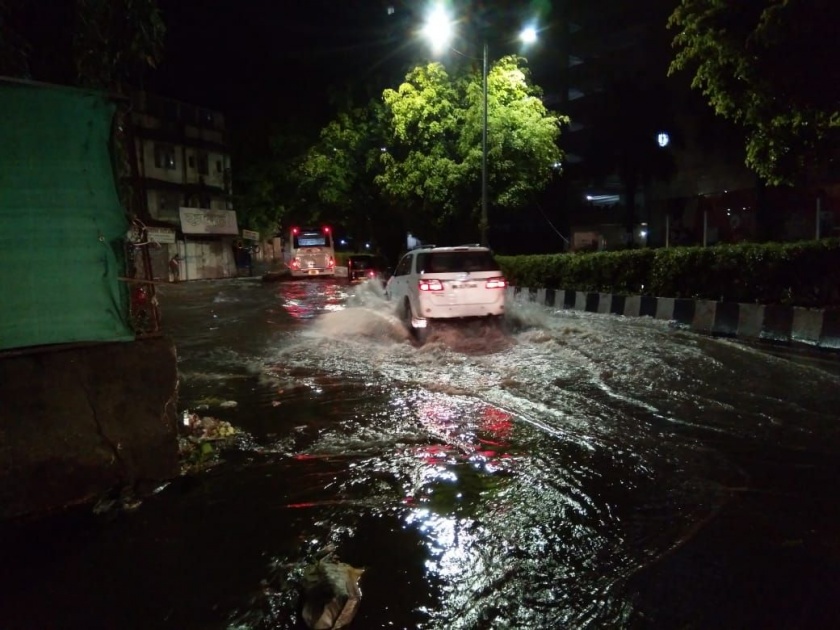 Heavy rains begin with thunderstorms in Pune city | Rain Alert : पुणे शहरात विजांच्या कडकडाटासह मुसळधार पावसाला सुरुवात 