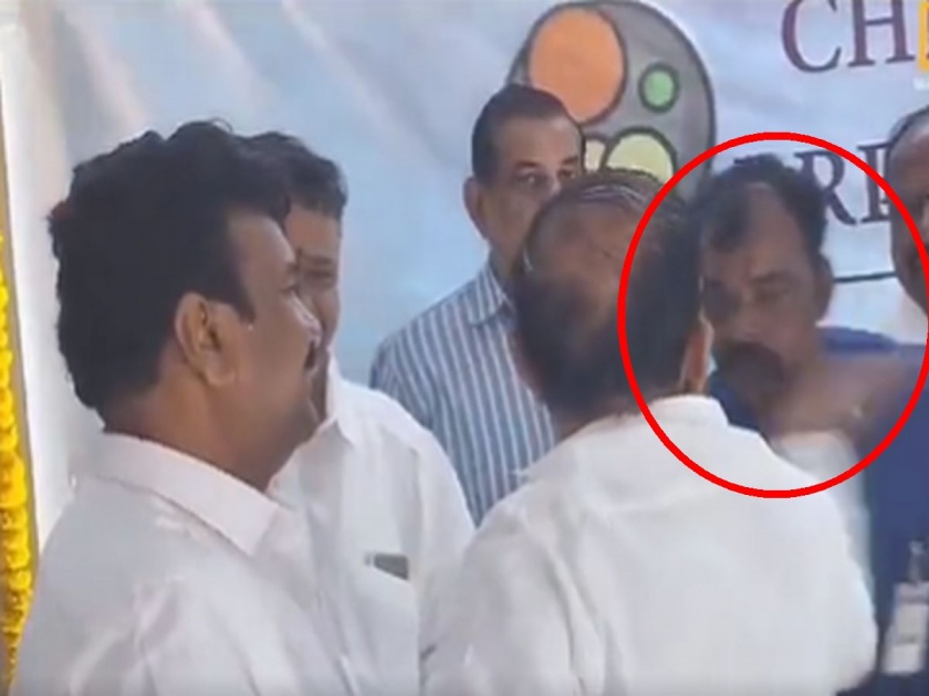 Telangana Home Minister slaps his security guard in public; Because he was late in giving the bouquet of flowers | एवढंसं कारण...! मंत्र्यानं सर्वांसमोर बॉडीगार्डच्या कानाखाली लगावली; Video व्हायरल