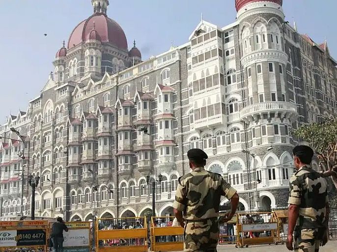threat called hotel Taj police filed fir against caller  | "मै लष्कर ए तोयबा से सुलतान बोल रहा हूँ"; हॉटेल ताजला धमकीचा फोन - गुन्हा दाखल