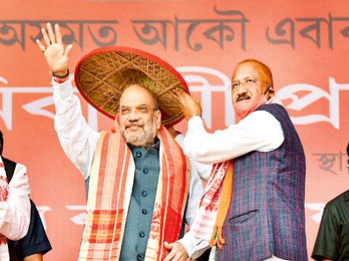 Amit Shah's strong attack on a public meeting in Assam, the Congress front with those who divide the country | देशात फूट पाडणाऱ्यांसोबत काँग्रेसची आघाडी, आसाममधील जाहीर सभेत अमित शहंचा जोरदार हल्ला